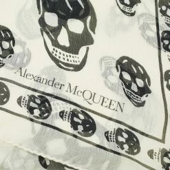 Alexander McQueen Skull Scarf -Outlet Scarves Store 13 11 2019 alexandermcqueen skullscarf ivoryblack 5577174q060 9260 bl 2